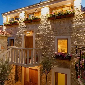 Stone House Luxury Pensión
