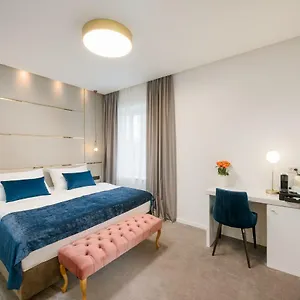 Flos Luxury Pensión